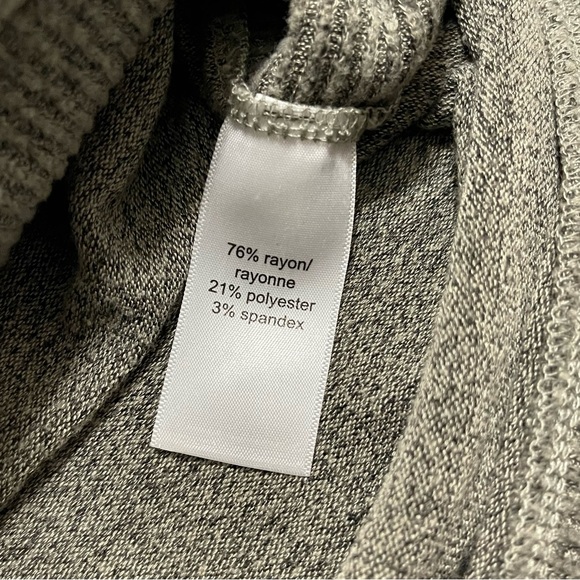 Maurices Solid Brushed Round Hew Pullover Top Size Large - Picture 5 of 7